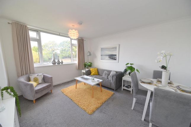 Savoy Close, Birmingham B32 2 bed apartment for sale