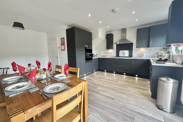Ffordd Picton Tuberville, Sketty... 4 bed semi