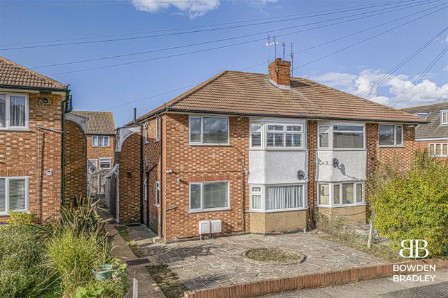 Vincent Close, Hainault 2 bed maisonette for sale