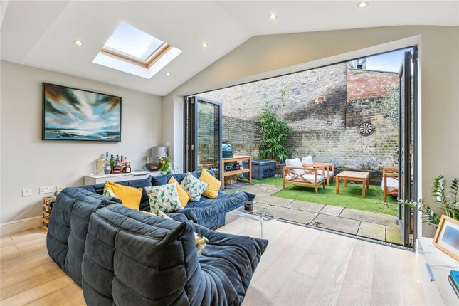Taybridge Road, SW11 2 bed apartment for sale