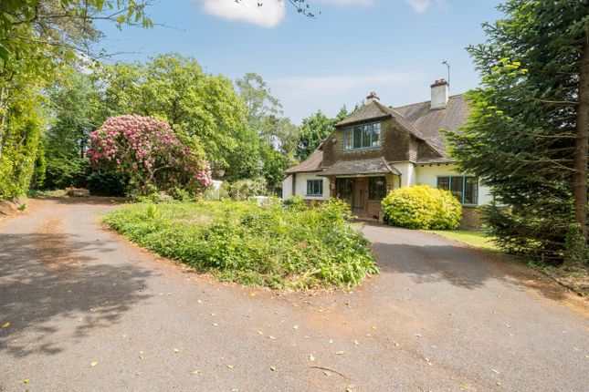 Tilford Road, Surrey GU26 3 bed detached house for sale