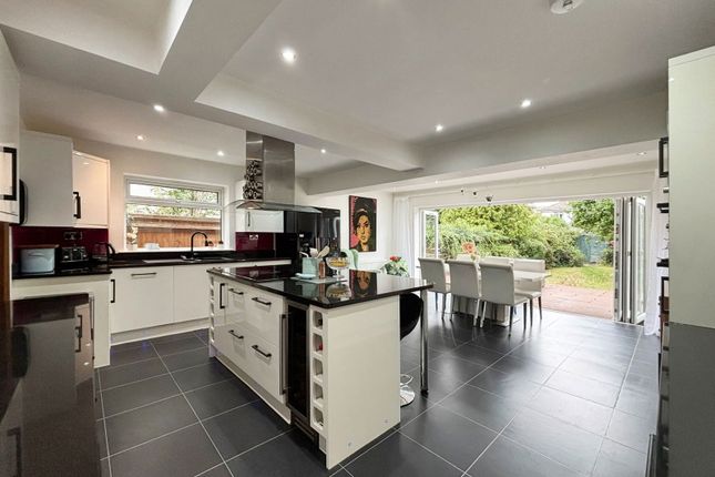 Lumley Road, Horley RH6 5 bed detached house for sale