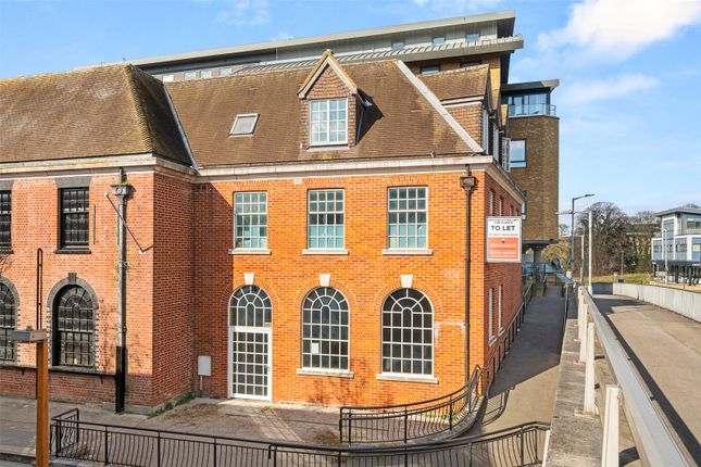 High Street, Berkshire RG12 1 bed apartment for sale