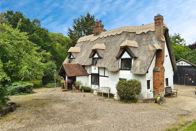 Parndon Wood Road, Harlow, Essex, CM19 3 bed detached house for sale