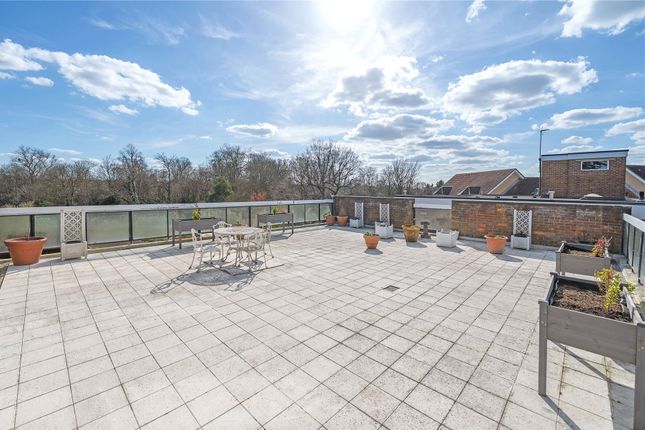 3 bedroom flat for sale