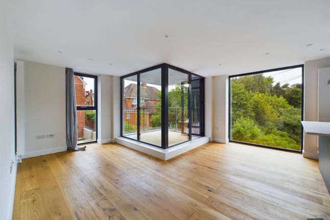 6 bedroom flat for sale