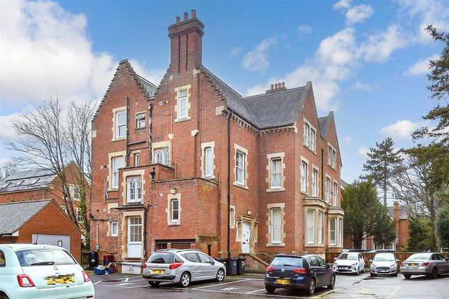 New Dover Road, Canterbury, Kent 2 bed flat for sale