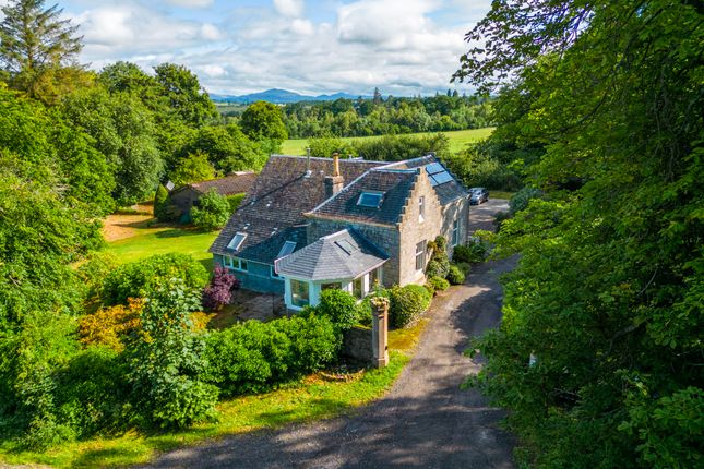 4 bedroom cottage for sale