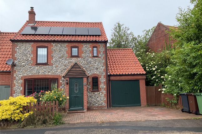 3 bedroom link detached house for sale