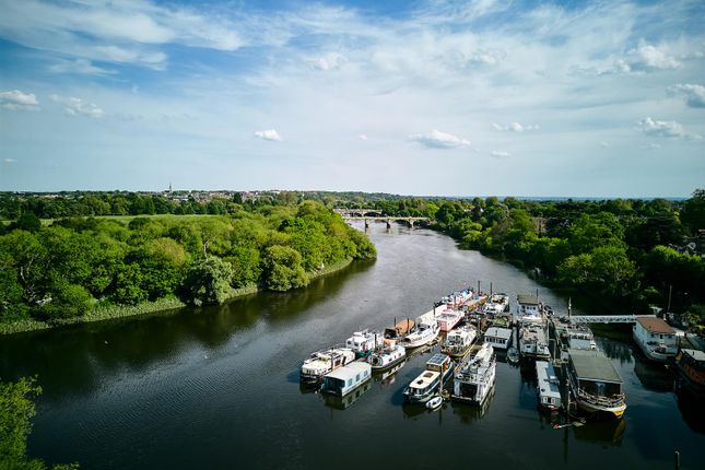 Thistleworth Marine, Isleworth, TW7 1 bed houseboat for sale