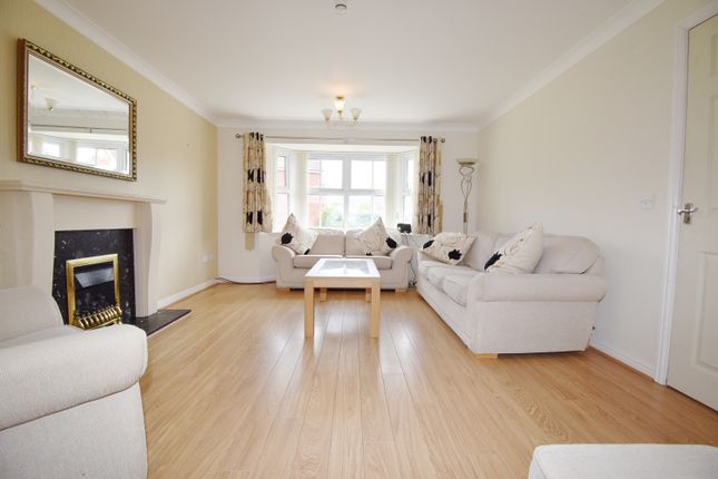 5 bed detached house