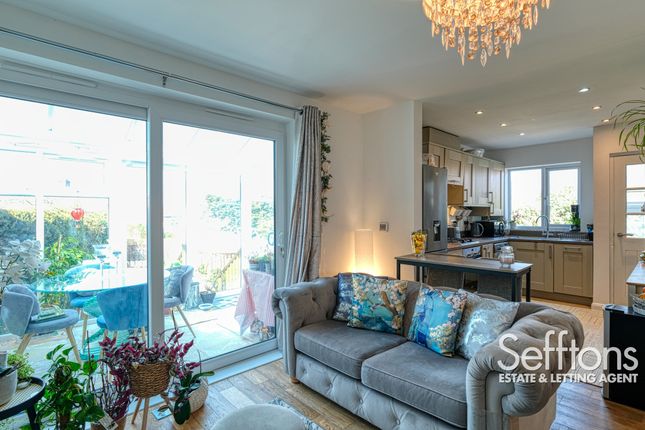 Aerodrome Crescent, Norwich, Norfolk 3 bed semi