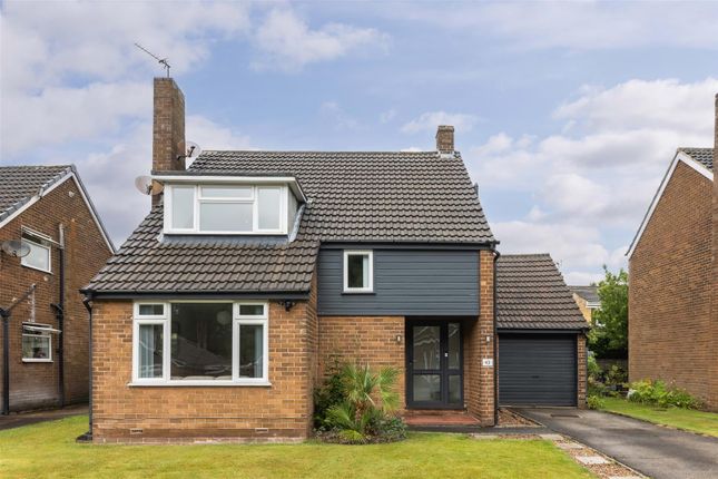 Barfield Crescent, Leeds LS17 3 bed detached house for sale