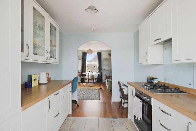 Killyon Terrace, London SW8 2 bed flat for sale