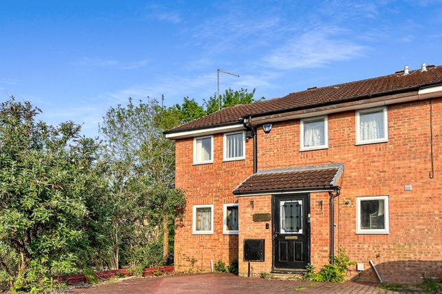 Evergreen Way, Luton, Bedfordshire... 4 bed end of terrace house for sale