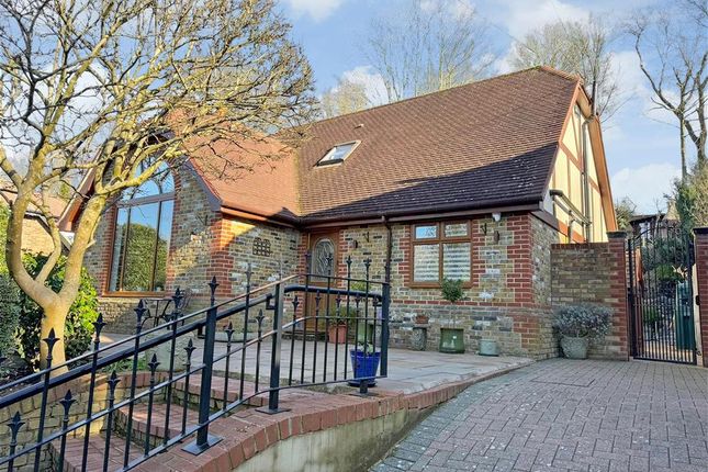 Rhododendron Avenue, Meopham, Kent 3 bed detached house for sale