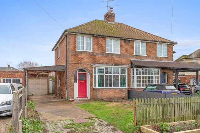 Stanhope Close, Aylesbury HP22 3 bed semi