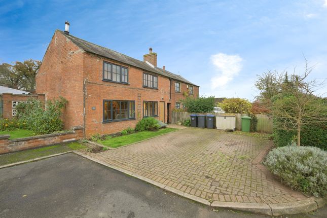 4 bedroom link detached house for sale