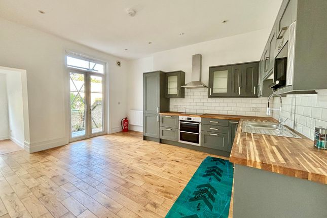 8 bedroom semi-detached house for sale