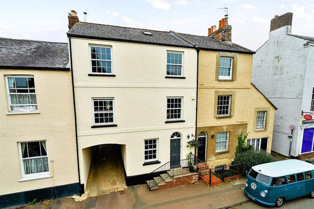 4 bedroom town house for sale