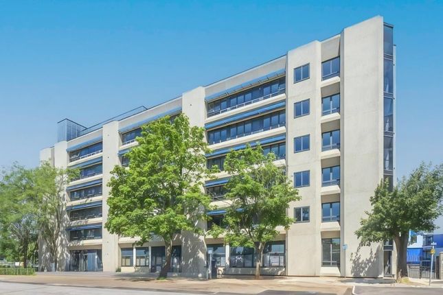 Skyline house, Swingate, Stevenage SG1 1 bed flat for sale