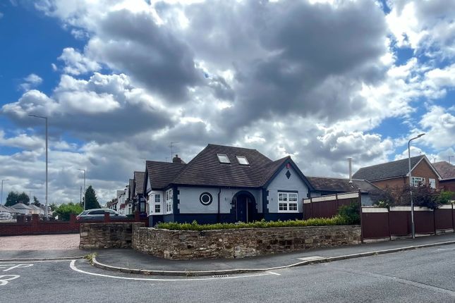Stafford Road, Wolverhampton WV10 3 bed detached house for sale