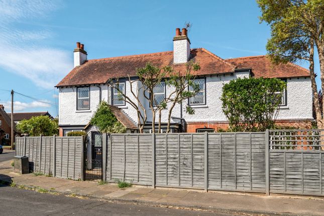 Crescent Road, Shepperton, TW17 4 bed detached house for sale