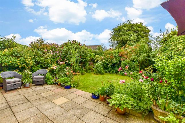 Ham Lane, Lenham, Maidstone, Kent 3 bed detached house for sale