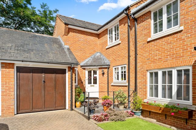Welwyn Hall Gardens, Welwyn, AL6 3 bed end of terrace house for sale