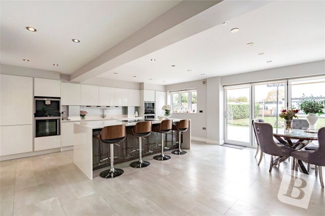 Park Farm Cottages, Upminster, RM14 3 bed detached house for sale