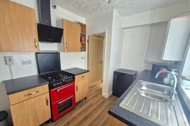 3 bed end terrace house