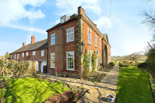 5 bedroom country house for sale
