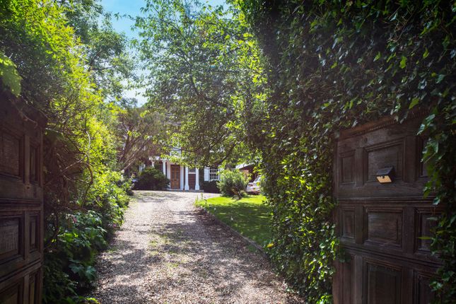 6 bed detached house