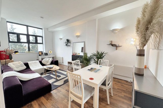 Shaftesbury Road, London 2 bed apartment for sale