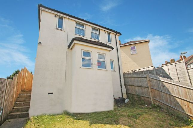 Victoria Road, Chatham 2 bed apartment for sale