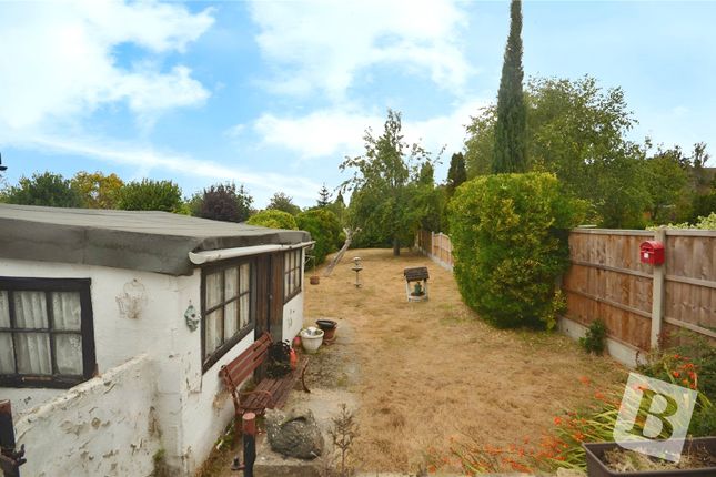 Brookdale Avenue, Upminster, RM14 2 bed semi