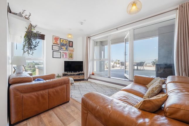 Loughborough Park, SW9 2 bed flat for sale