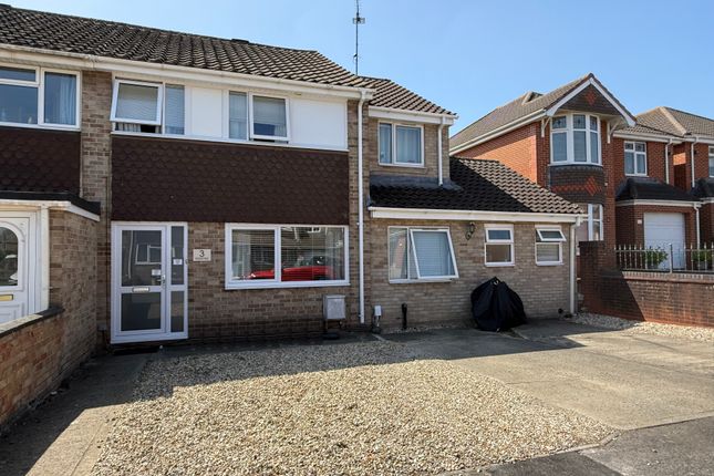 Cameron Close, Stratton St Margaret... 5 bed semi