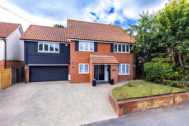 Kendal Avenue, Epping 5 bed detached house for sale