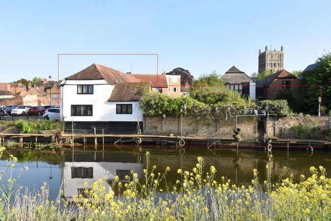 St Marys Lane, Tewkesbury GL20 3 bed semi