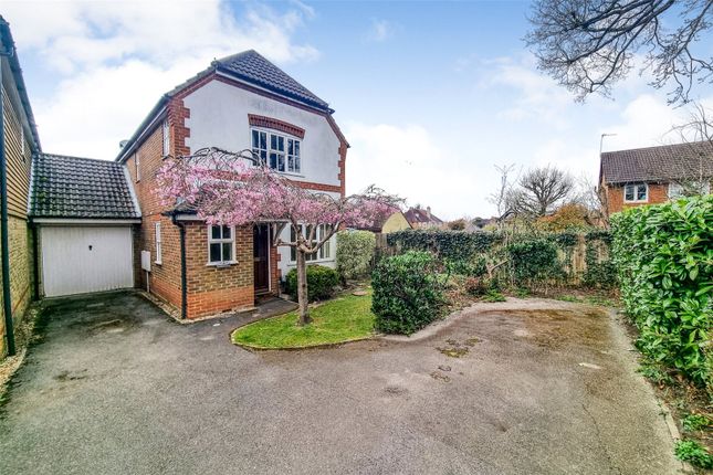 Brambles Close, Guildford GU12 3 bed link detached house for sale