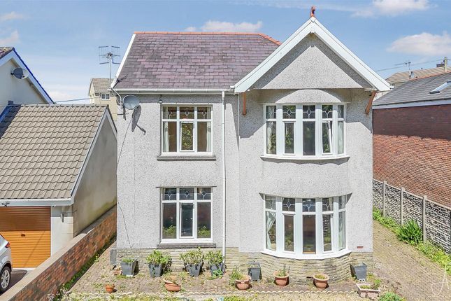 Maes Mawr Road, Crynant 3 bed detached house for sale