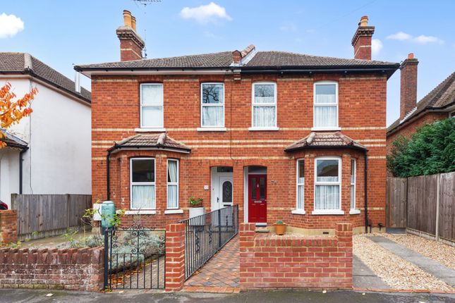 Reading Road, Farnborough, GU14 3 bed semi