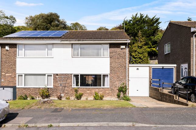 Holywell Avenue, Folkestone, CT19 2 bed semi