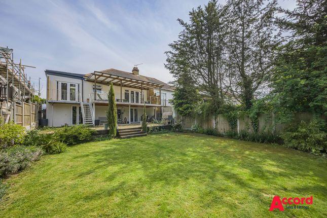 Boscombe Avenue, Hornchurch, RM11 4 bed semi