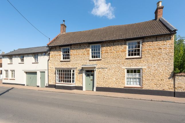 High Street, Harrold, Bedfordshire, MK43 5 bed detached house for sale