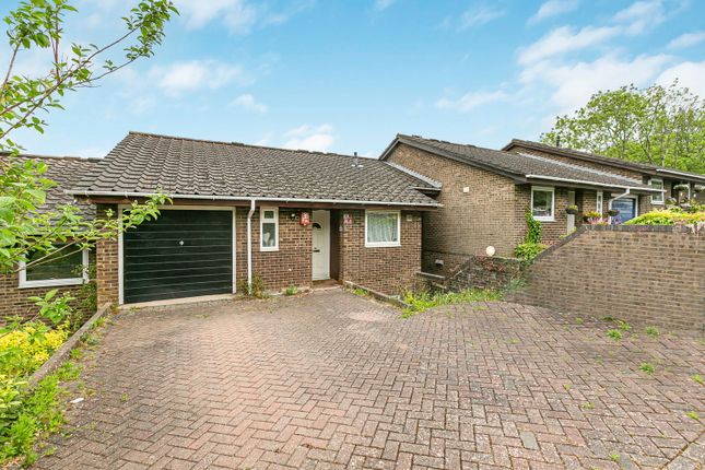 Alder Croft, Coulsdon, CR5 2SN 4 bed semi