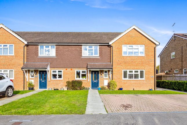 Oak Close, Crawley RH10 2 bed terraced house for sale