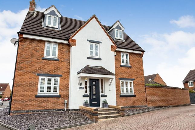 5 bed detached house