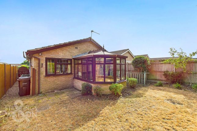 Cawstons Meadow, Poringland, Norwich 3 bed semi